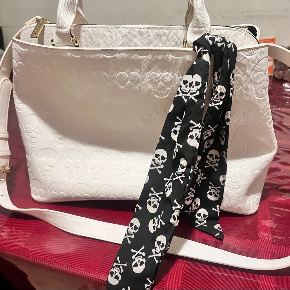 White Skull Embossed Handbag - Picture 2 of 13